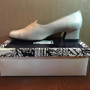 Peerage Women's Ivory Dress Shoe, 12W